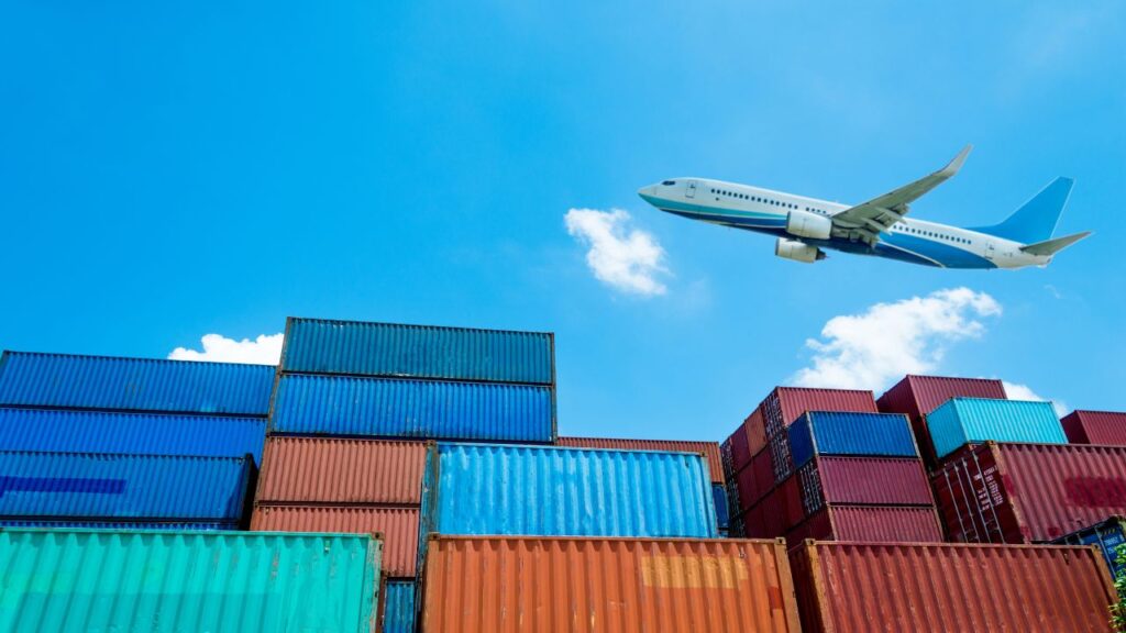 What is the Difference between Air Freight and Air Cargo?
