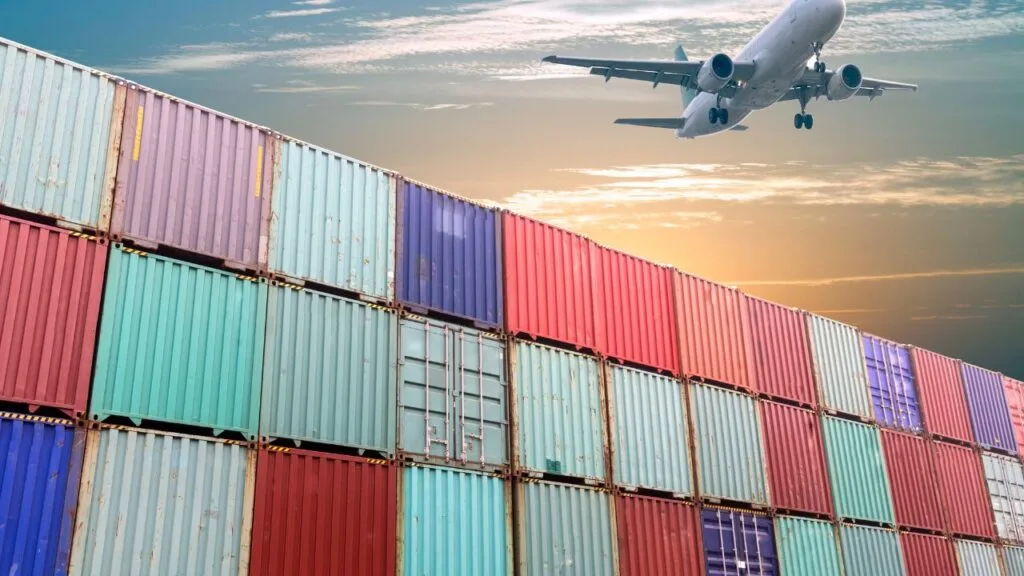 What are the advantages of working with freight forwarders - DFH