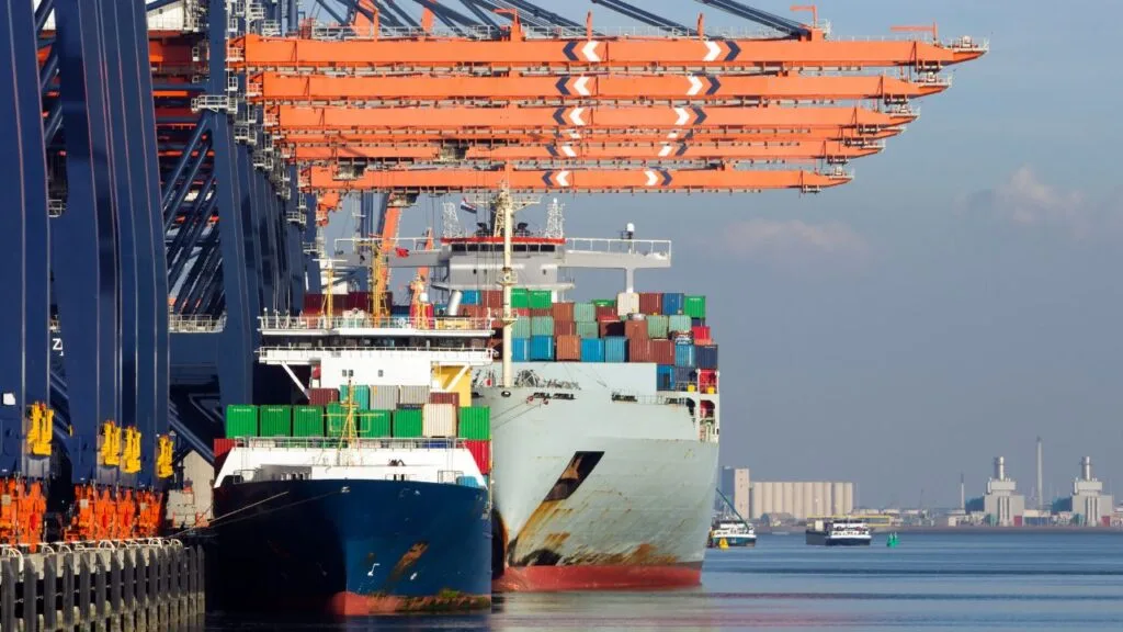 Shipping from China to the Netherlands Air & Sea & Rail & Express 2022