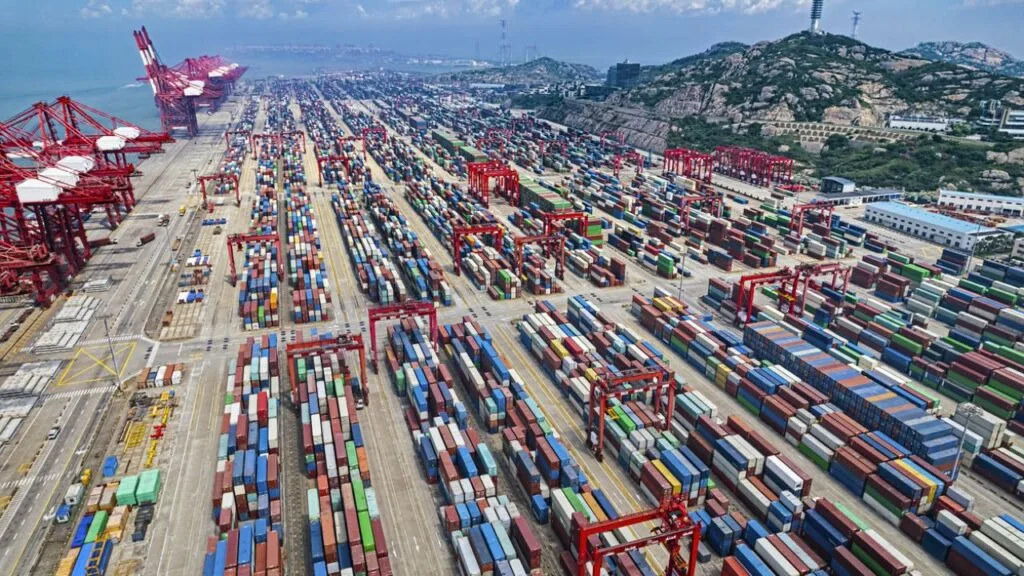 Major seaports in China and UAE.