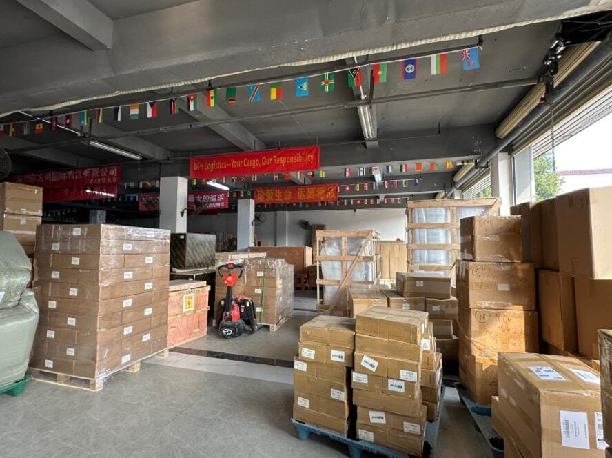 Freight forwarder vs courier comparison